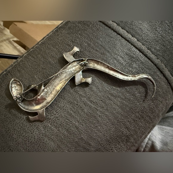 Elegant Sterling Silver Marcasite Lizard Brooch - Picture 2 of 3
